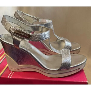 BCBG Girls Size 8 1/2‎ M Onella Sandal Silver Metallic Whips Sandals Platform